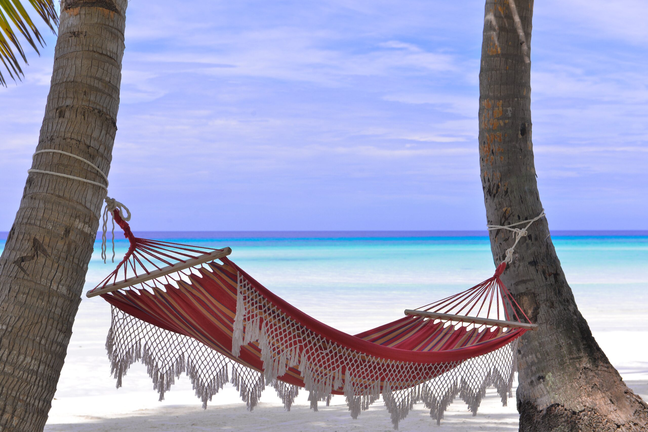 Caribbean beach – turquoise water Salsa dancers – local culture Ocean sunset – tropical holiday Spiaggia caraibica – mare turchese Ballerini di salsa – cultura locale Tramonto sull’oceano – vacanza ai Caraibi